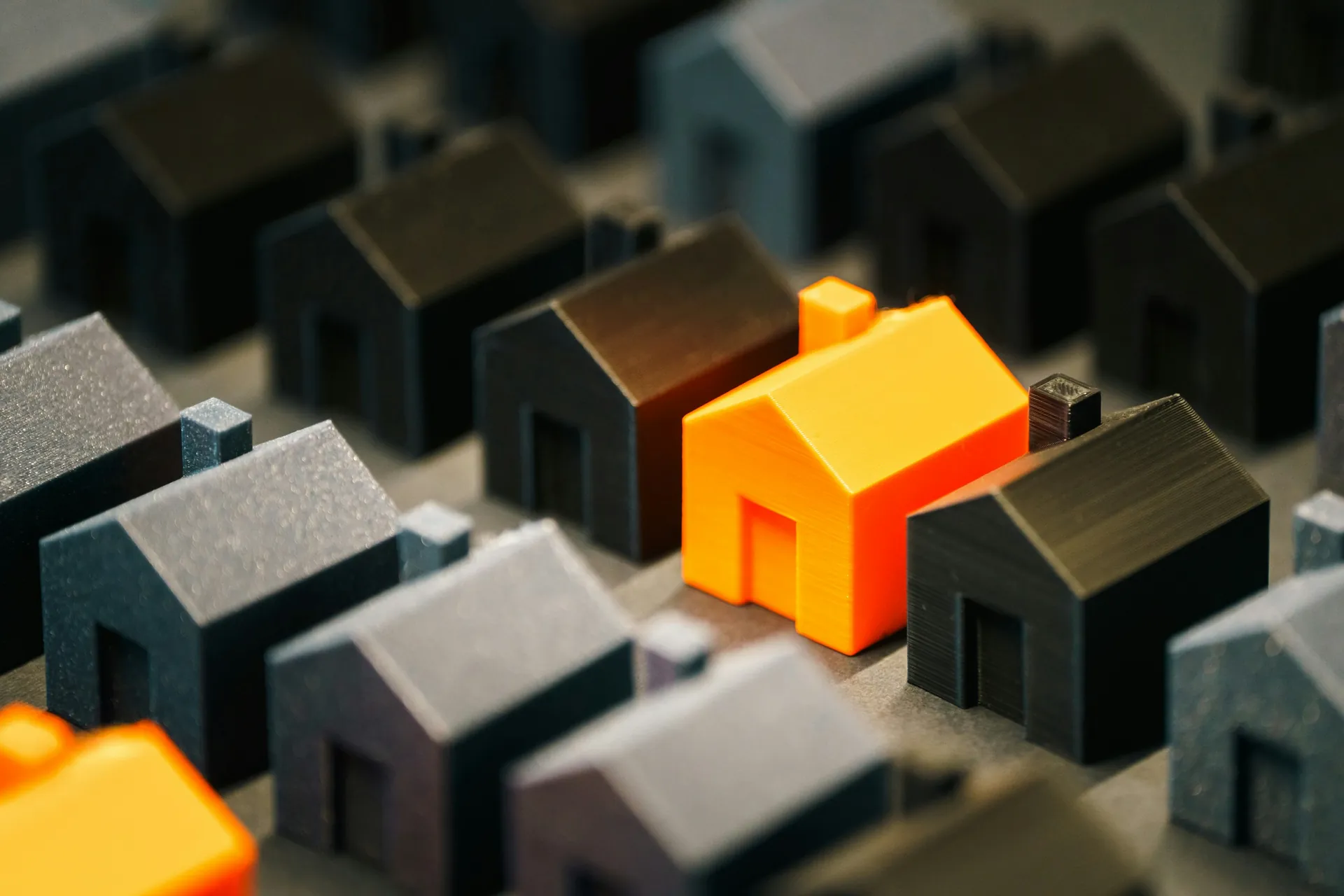 Petites maisons noir et orange