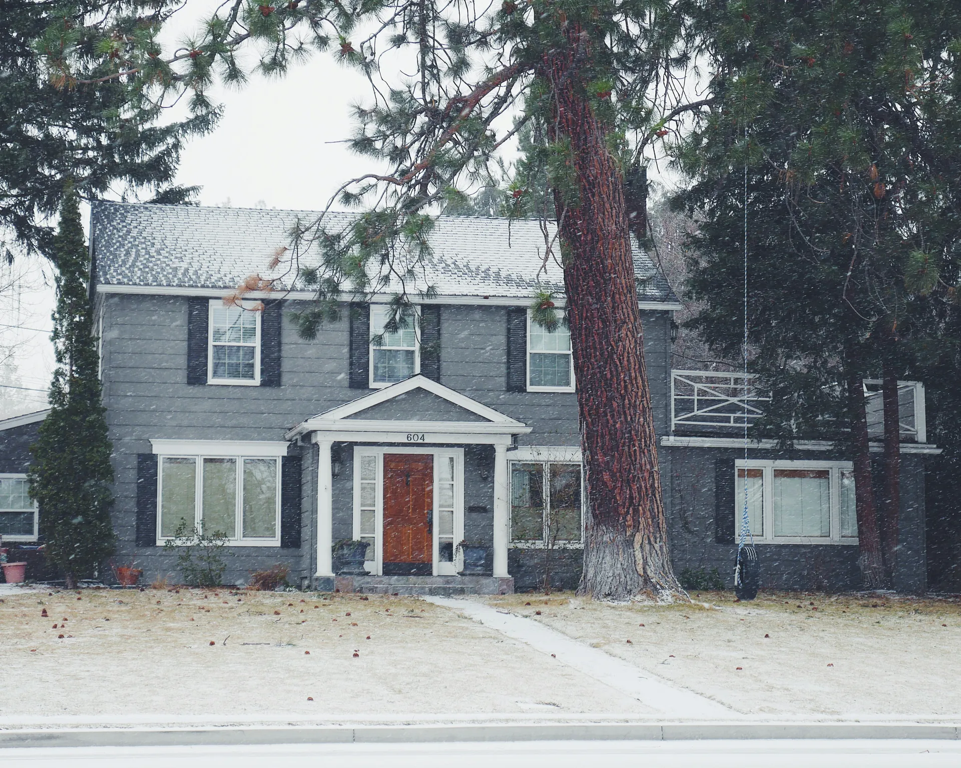 Maison sous la neige 