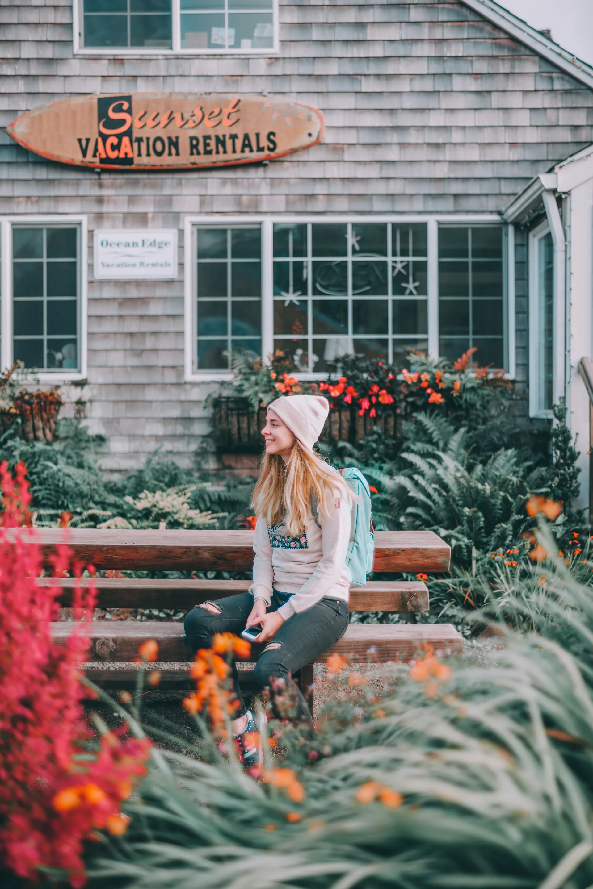 Femme assise sur une banc