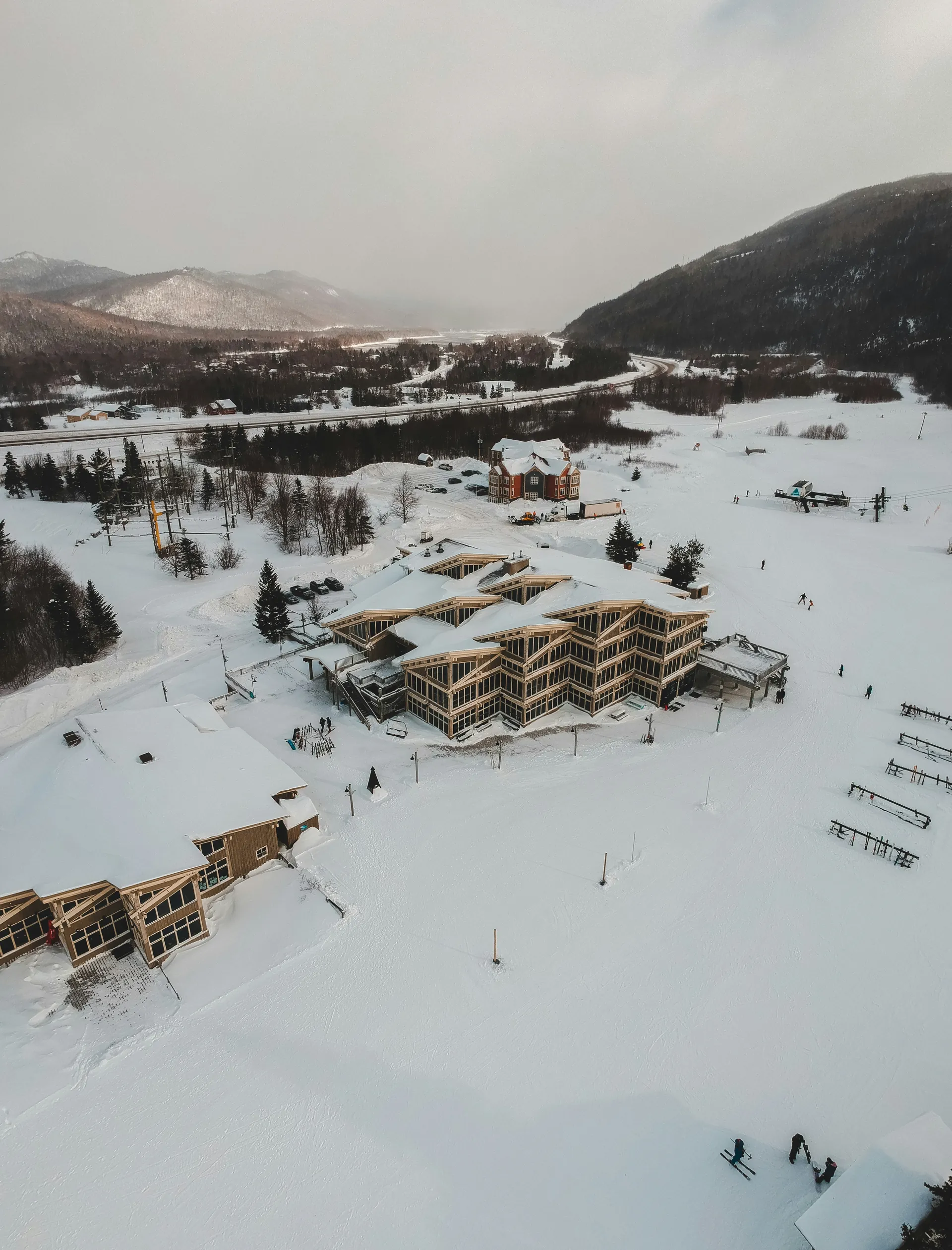 Vue aérienne station de ski 
