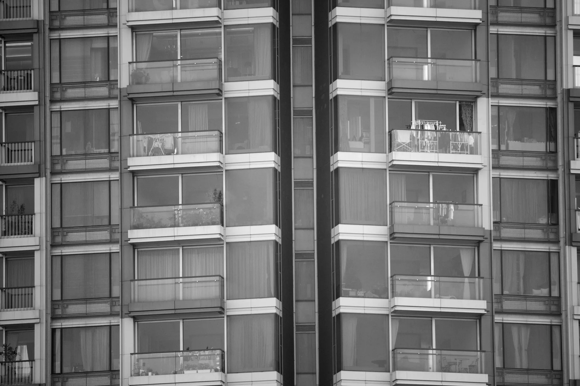 Immeuble noir et blanc 