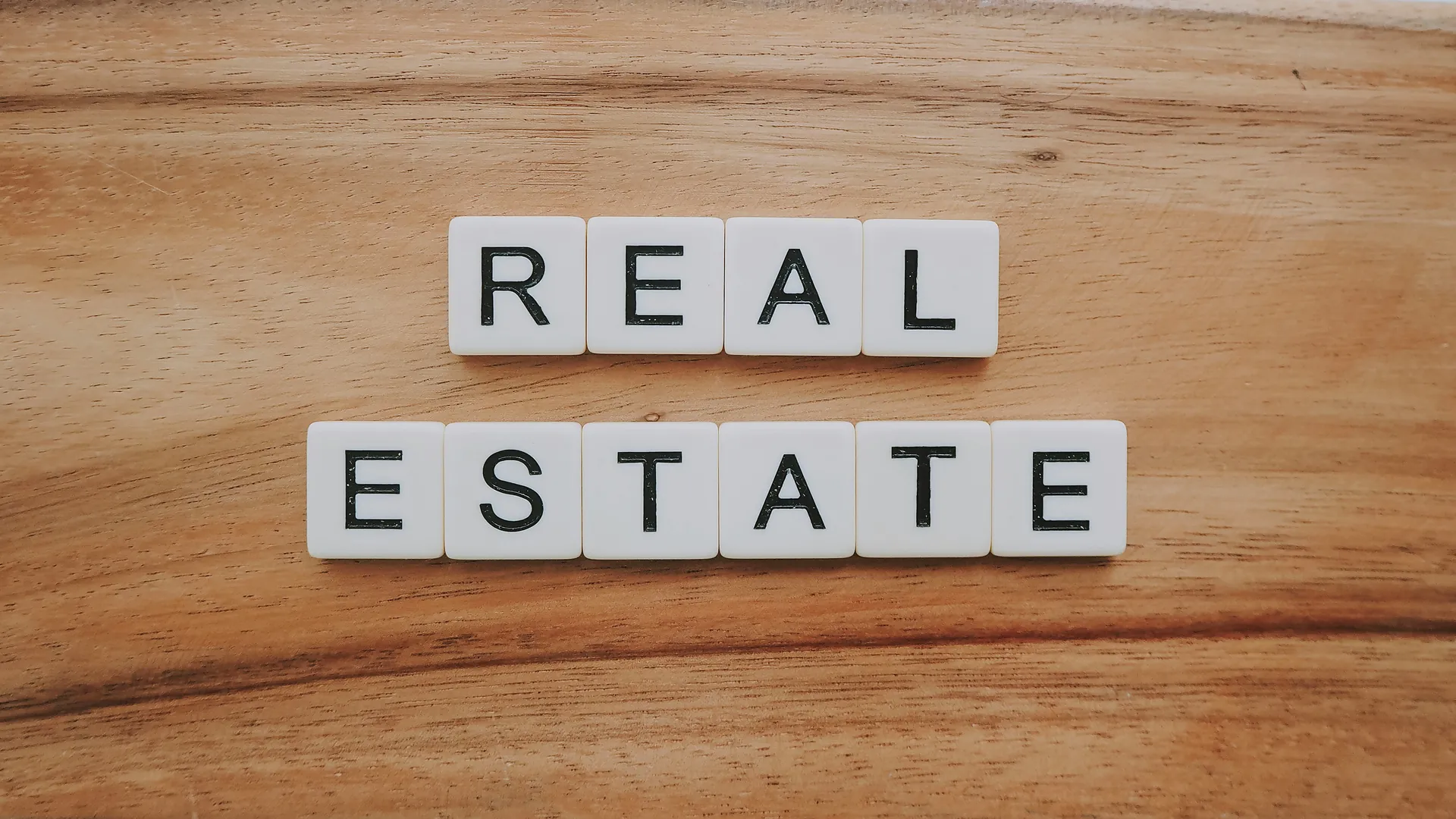 Lettre de scrabble real estate 