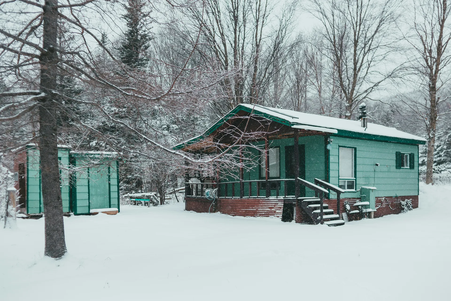 Petite maison sous la neige