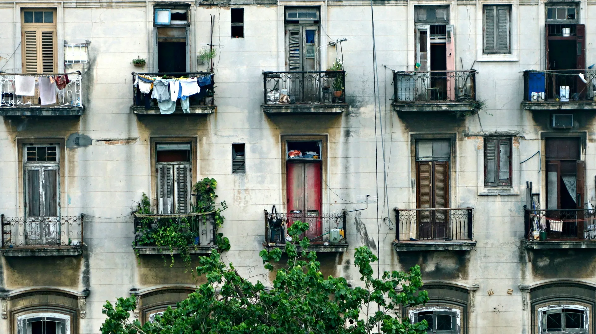 Façade d'immeuble délabrée