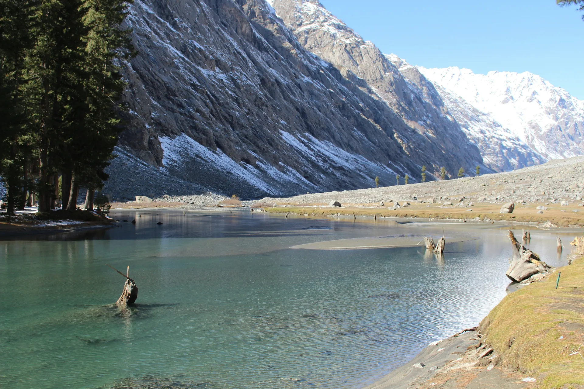 Lake in Swat Valley, Pakistan with turquoise waters, snow-capped mountains, and pine trees –
Electric Vehicles.