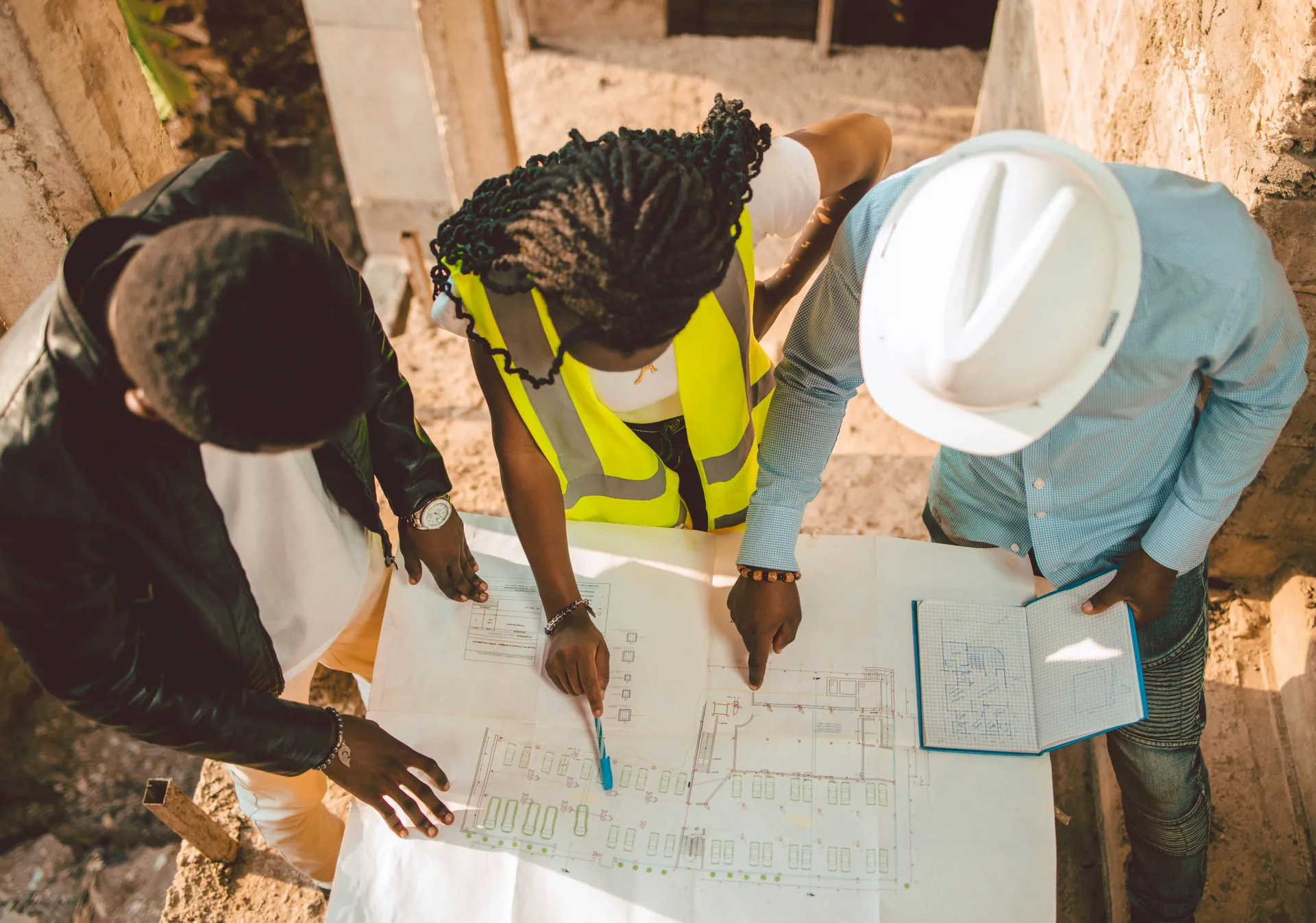 Travailleurs sur un chantier