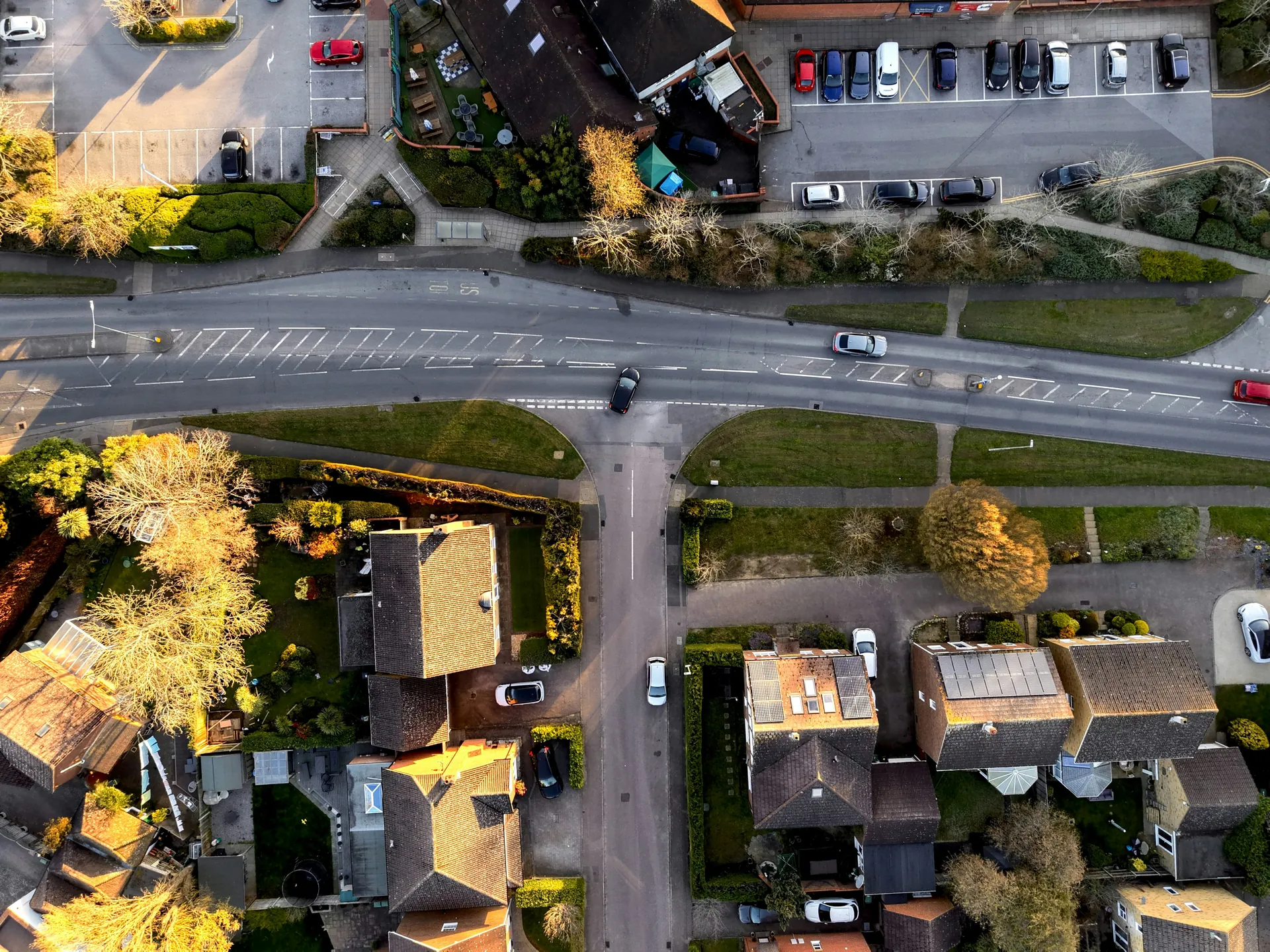 Vue aérienne route et maisons