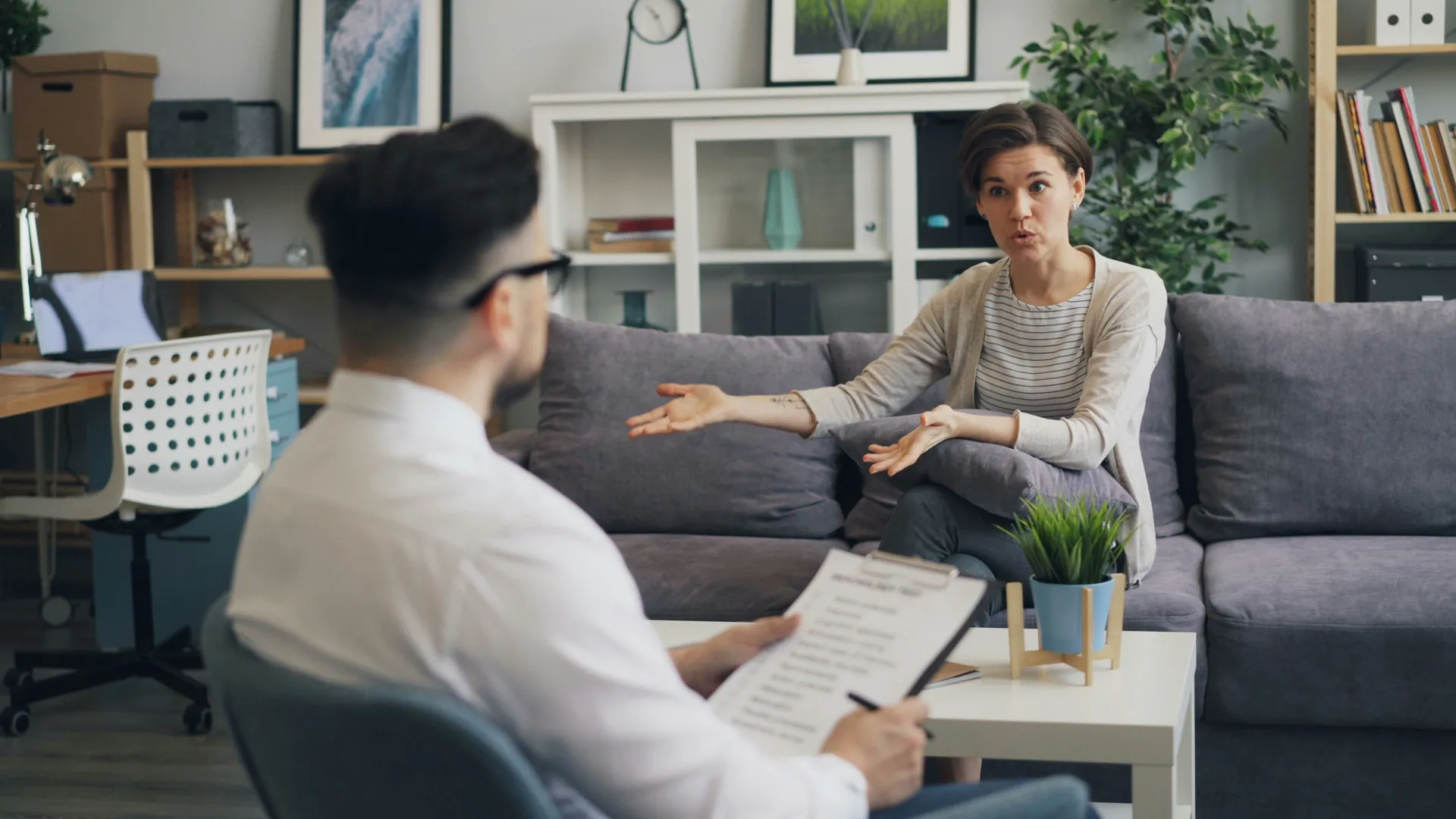 Discussion entre un homme et une femme 