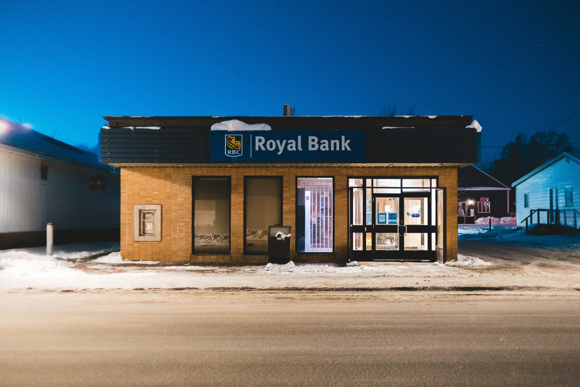 Banque sur le bord de la route