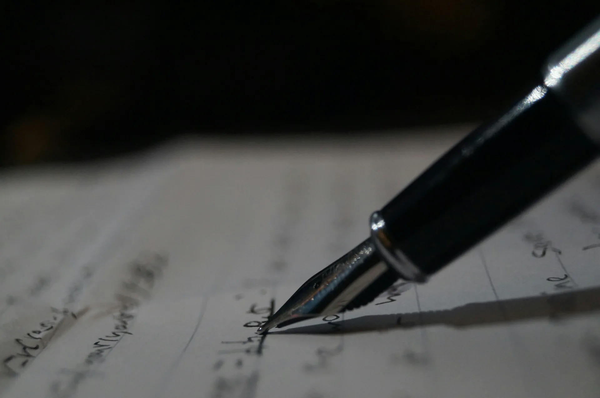 Stylo plume et feuille 
