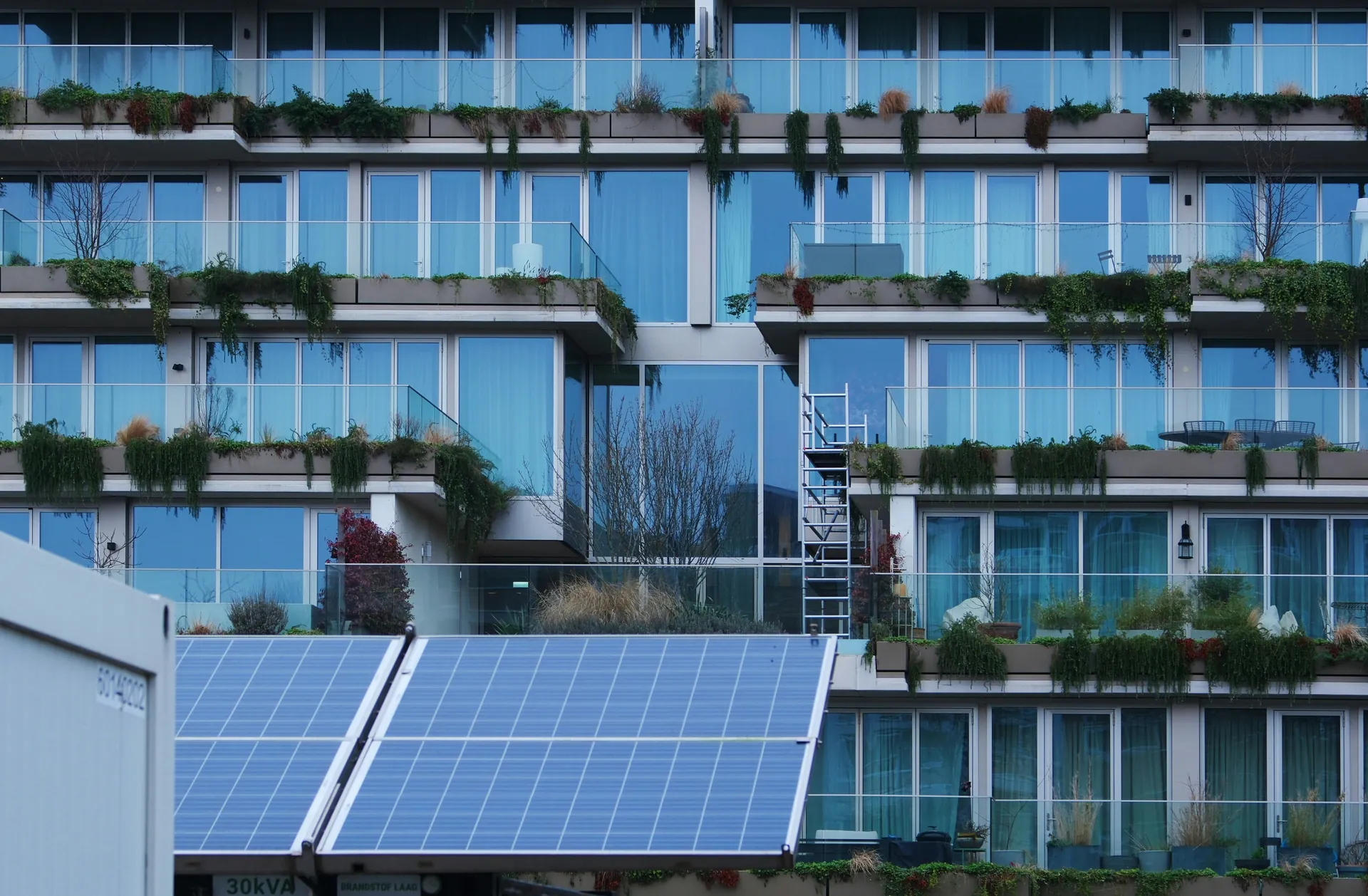 Immeuble et panneau solaire