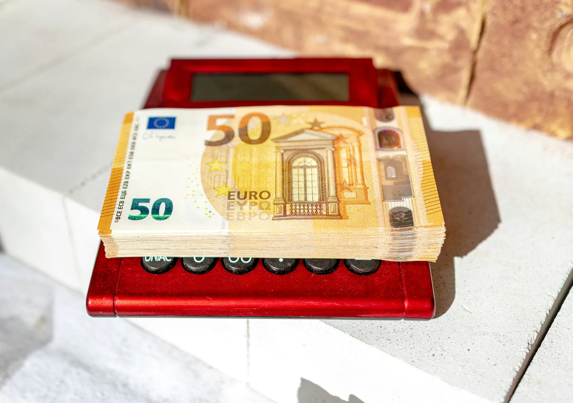 Billets et calculatrice