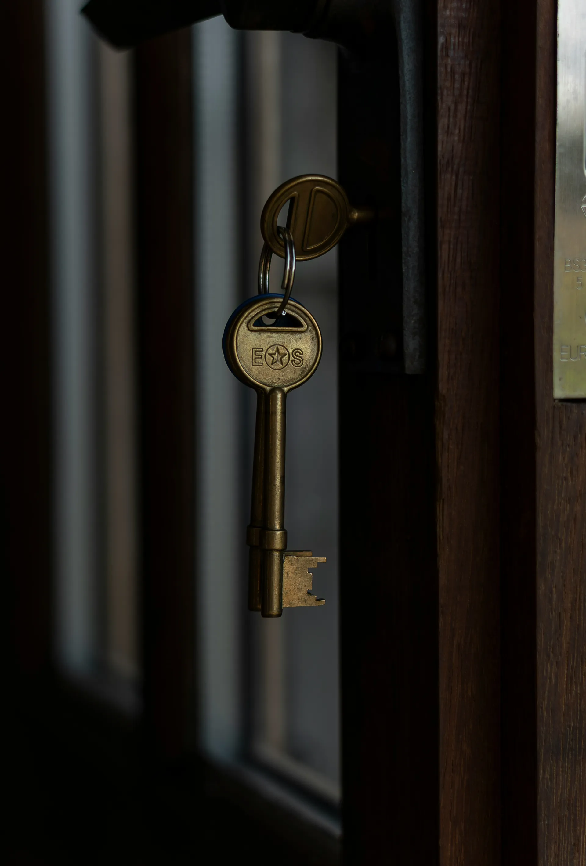Clé sur une porte 